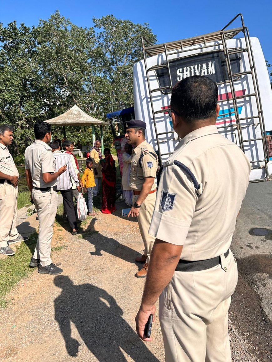 तेज रफ्तार बस हुई अनियंत्रित, रेडिएटर के फूटने से कई यात्री झुलसे